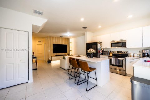 Townhouse in Miami, Florida 3 bedrooms, 123.37 sq.m. № 2026214 - photo 6