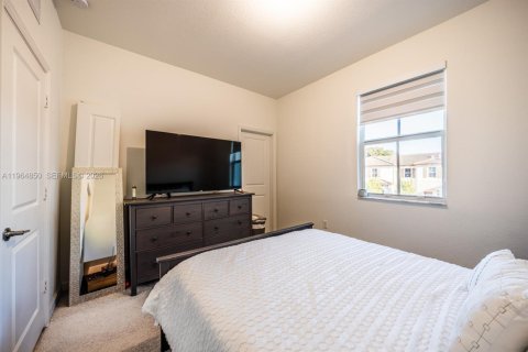 Townhouse in Miami, Florida 3 bedrooms, 123.37 sq.m. № 2026214 - photo 23