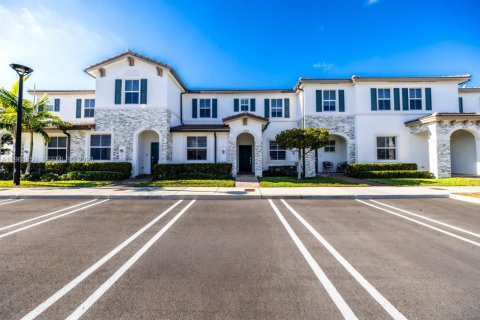 Townhouse in Miami, Florida 3 bedrooms, 123.37 sq.m. № 2026214