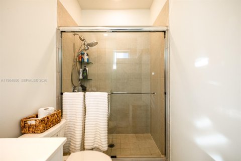 Townhouse in Miami, Florida 3 bedrooms, 123.37 sq.m. № 2026214 - photo 21