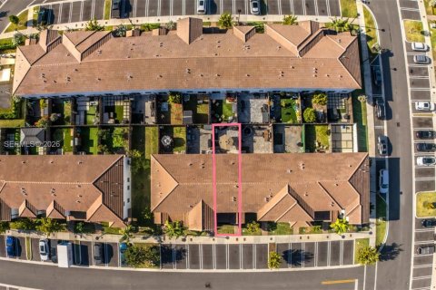 Townhouse in Miami, Florida 3 bedrooms, 123.37 sq.m. № 2026214 - photo 28