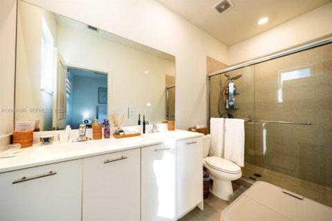 Townhouse in Miami, Florida 3 bedrooms, 123.37 sq.m. № 2026214 - photo 20