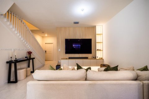 Townhouse in Miami, Florida 3 bedrooms, 123.37 sq.m. № 2026214 - photo 3