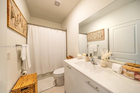 Townhouse in Miami, Florida 3 bedrooms, 123.37 sq.m. № 2026214 - photo 11