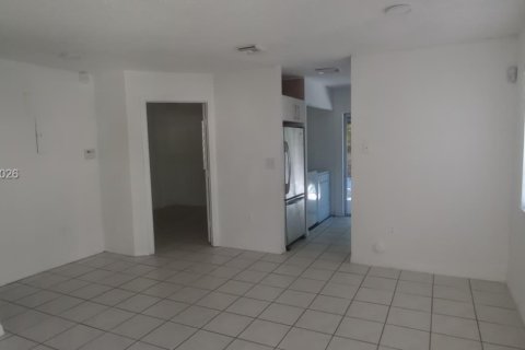 Townhouse in Cutler Bay, Florida 3 bedrooms, 118.91 sq.m. № 2086933 - photo 19