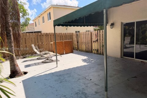 Townhouse in Cutler Bay, Florida 3 bedrooms, 118.91 sq.m. № 2086933 - photo 5