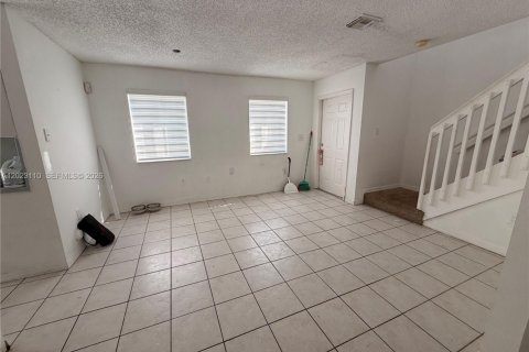 Townhouse in Cutler Bay, Florida 3 bedrooms, 118.91 sq.m. № 2086933 - photo 4