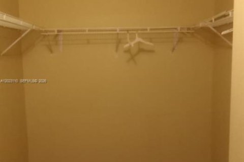 Townhouse in Cutler Bay, Florida 3 bedrooms, 118.91 sq.m. № 2086933 - photo 14