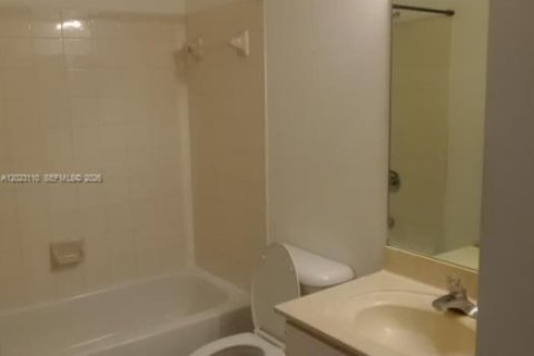 Townhouse in Cutler Bay, Florida 3 bedrooms, 118.91 sq.m. № 2086933 - photo 7