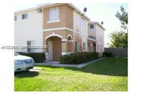 Townhouse in Cutler Bay, Florida 3 bedrooms, 118.91 sq.m. № 2086933