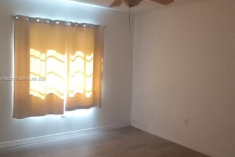 Townhouse in Cutler Bay, Florida 3 bedrooms, 118.91 sq.m. № 2086933 - photo 15