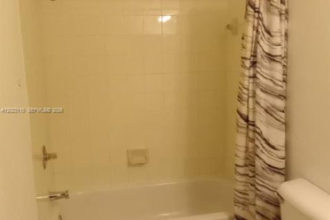 Townhouse in Cutler Bay, Florida 3 bedrooms, 118.91 sq.m. № 2086933 - photo 8