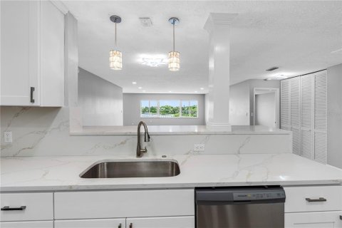 Condominio en venta en Belleair Bluffs, Florida, 2 dormitorios, 146.79 m2 № 2151446 - foto 8