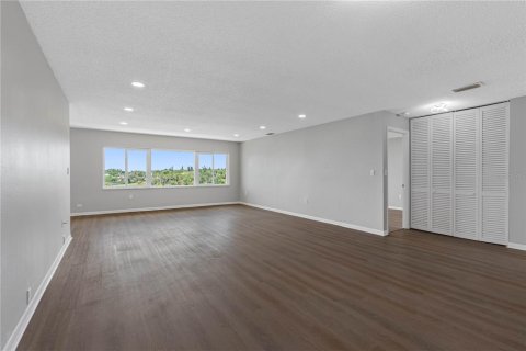 Condominio en venta en Belleair Bluffs, Florida, 2 dormitorios, 146.79 m2 № 2151446 - foto 19