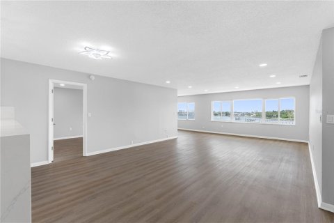 Condominio en venta en Belleair Bluffs, Florida, 2 dormitorios, 146.79 m2 № 2151446 - foto 11