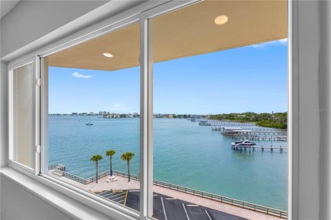 Condominio en venta en Belleair Bluffs, Florida, 2 dormitorios, 146.79 m2 № 2151446 - foto 14