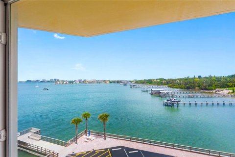 Condominio en venta en Belleair Bluffs, Florida, 2 dormitorios, 146.79 m2 № 2151446 - foto 28