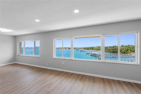 Condominio en venta en Belleair Bluffs, Florida, 2 dormitorios, 146.79 m2 № 2151446 - foto 25