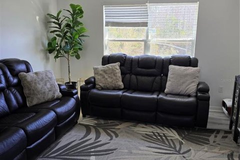 Casa en venta en Kissimmee, Florida, 4 dormitorios, 261.43 m2 № 2287365 - foto 5