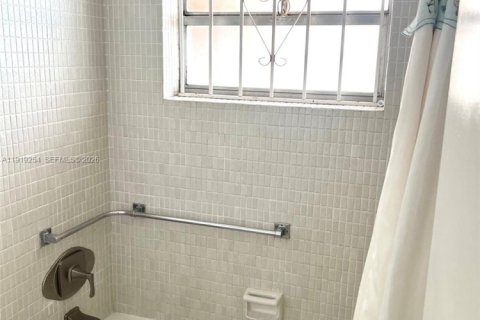 Снять в аренду кондоминиум в Майами, Флорида 1 спальня, 78.97м2, № 2082679 - фото 13