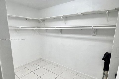 Снять в аренду кондоминиум в Майами, Флорида 1 спальня, 78.97м2, № 2082679 - фото 11