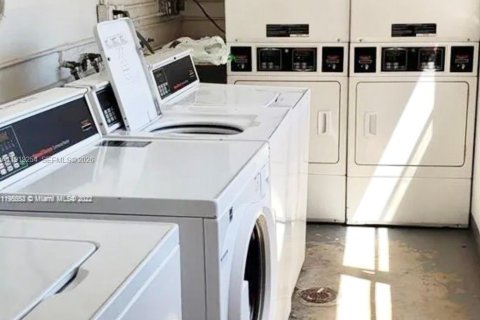 Снять в аренду кондоминиум в Майами, Флорида 1 спальня, 78.97м2, № 2082679 - фото 20