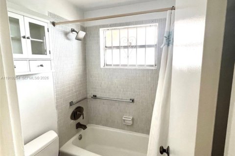 Снять в аренду кондоминиум в Майами, Флорида 1 спальня, 78.97м2, № 2082679 - фото 14