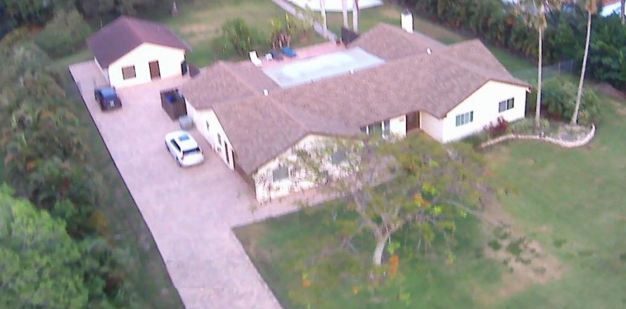 House in Southwest Ranches, Florida 5 bedrooms, 372.54 sq.m. № 1185476