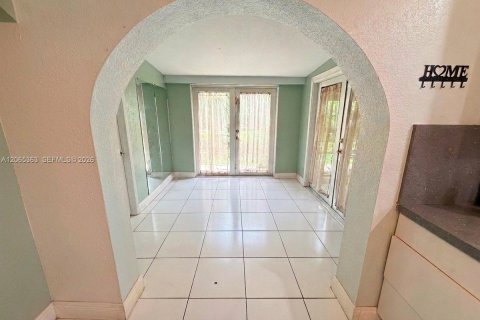 Villa ou maison à vendre à Hollywood, Floride: 3 chambres, 99.87 m2 № 2278742 - photo 4