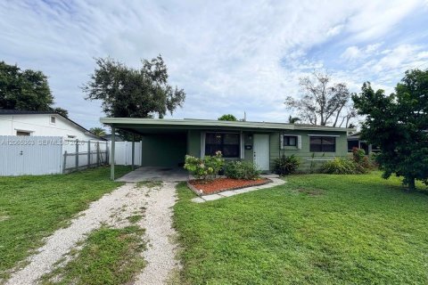 Villa ou maison à vendre à Hollywood, Floride: 3 chambres, 99.87 m2 № 2278742 - photo 16