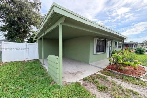 Villa ou maison à vendre à Hollywood, Floride: 3 chambres, 99.87 m2 № 2278742 - photo 2