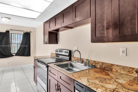 Copropriété à louer à Lauderhill, Floride: 2 chambres, 87.33 m2 № 2015713 - photo 17