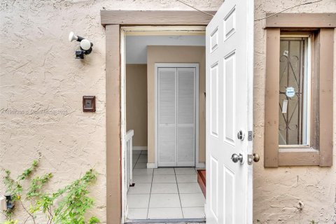 Copropriété à louer à Lauderhill, Floride: 2 chambres, 87.33 m2 № 2015713 - photo 2