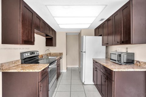 Copropriété à louer à Lauderhill, Floride: 2 chambres, 87.33 m2 № 2015713 - photo 13