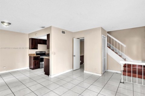 Copropriété à louer à Lauderhill, Floride: 2 chambres, 87.33 m2 № 2015713 - photo 6