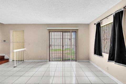 Copropriété à louer à Lauderhill, Floride: 2 chambres, 87.33 m2 № 2015713 - photo 3