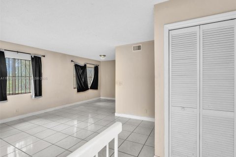 Copropriété à louer à Lauderhill, Floride: 2 chambres, 87.33 m2 № 2015713 - photo 5