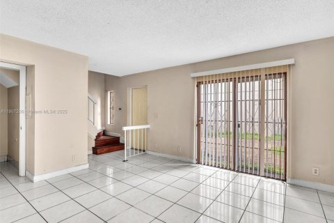 Copropriété à louer à Lauderhill, Floride: 2 chambres, 87.33 m2 № 2015713 - photo 7