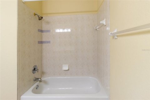 Townhouse in Palmetto, Florida 4 bedrooms, 241.92 sq.m. № 1772128 - photo 24