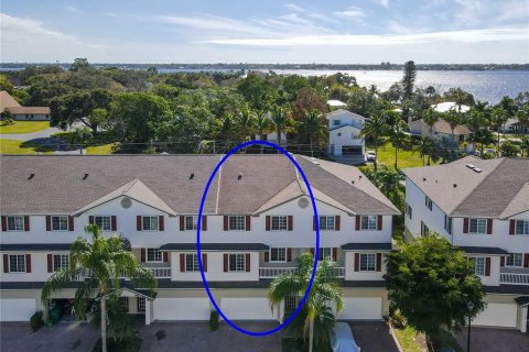 Townhouse in Palmetto, Florida 4 bedrooms, 241.92 sq.m. № 1772128 - photo 1
