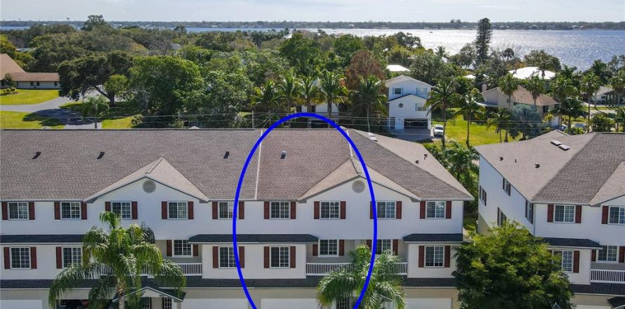 Townhouse in Palmetto, Florida 4 bedrooms, 241.92 sq.m. № 1772128