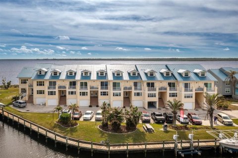 Condominio en venta en Port Charlotte, Florida, 4 dormitorios, 176.89 m2 № 1568028 - foto 1