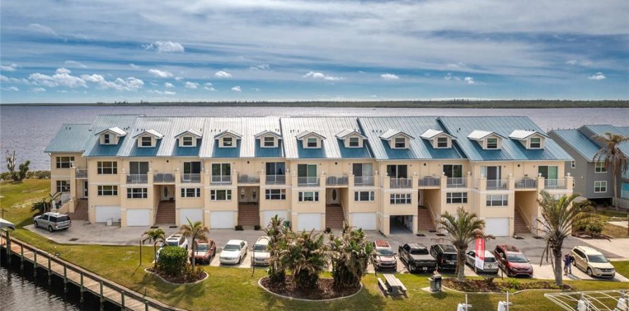 Condominio en Port Charlotte, Florida, 4 dormitorios  № 1568028