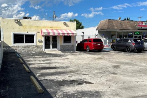 Propiedad comercial en venta en Pembroke Pines, Florida № 2038866 - foto 4