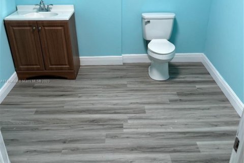 Propiedad comercial en venta en Pembroke Pines, Florida № 2038866 - foto 5