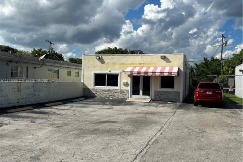 Propiedad comercial en venta en Pembroke Pines, Florida № 2038866 - foto 6