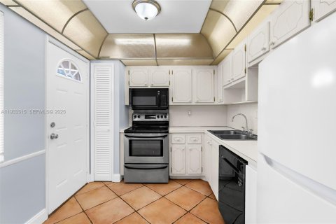 Снять в аренду кондоминиум в Майами, Флорида 1 спальня, 76.64м2, № 1992618 - фото 9