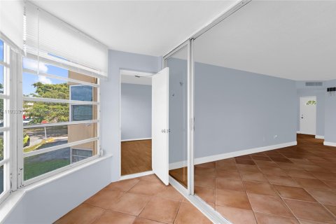 Снять в аренду кондоминиум в Майами, Флорида 1 спальня, 76.64м2, № 1992618 - фото 21