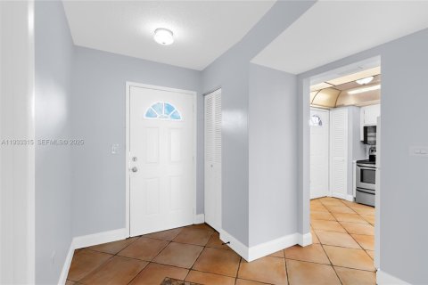 Снять в аренду кондоминиум в Майами, Флорида 1 спальня, 76.64м2, № 1992618 - фото 25