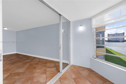 Снять в аренду кондоминиум в Майами, Флорида 1 спальня, 76.64м2, № 1992618 - фото 22